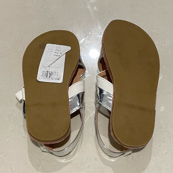 Seed Heritage Patent Bow Sandal - Picture 2 of 4